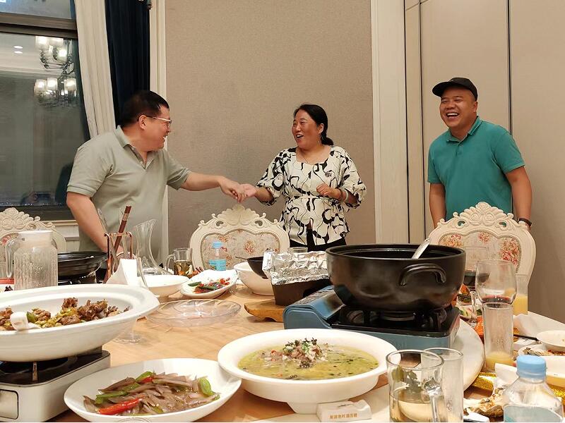 Teman lama Thailand datang dan mengunjungi kami